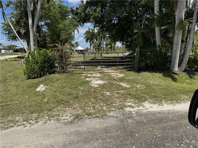 13641 Ficus Tree LN, Bokeelia, FL 33922