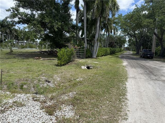 13641 Ficus Tree LN, Bokeelia, FL 33922