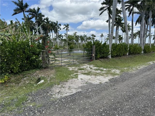 13641 Ficus Tree LN, Bokeelia, FL 33922