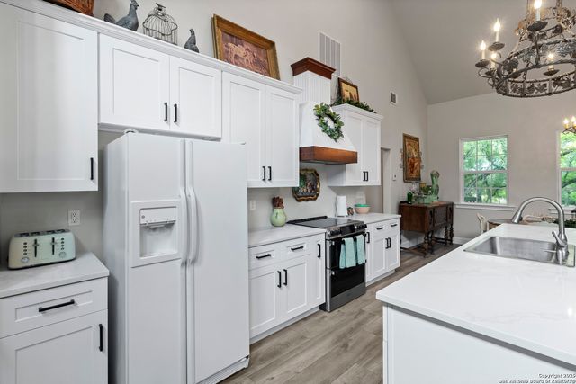 792 ALAMO BEACH RD, Pipe Creek, TX 78063