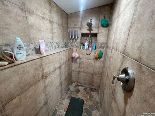 792 ALAMO BEACH RD, Pipe Creek, TX 78063