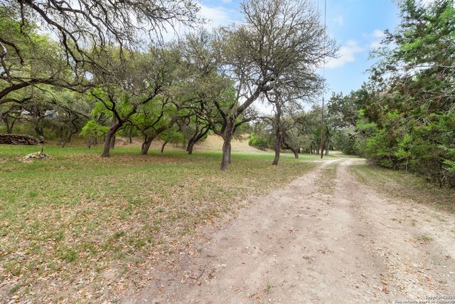 792 ALAMO BEACH RD, Pipe Creek, TX 78063