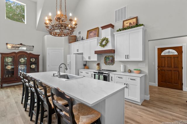 792 ALAMO BEACH RD, Pipe Creek, TX 78063