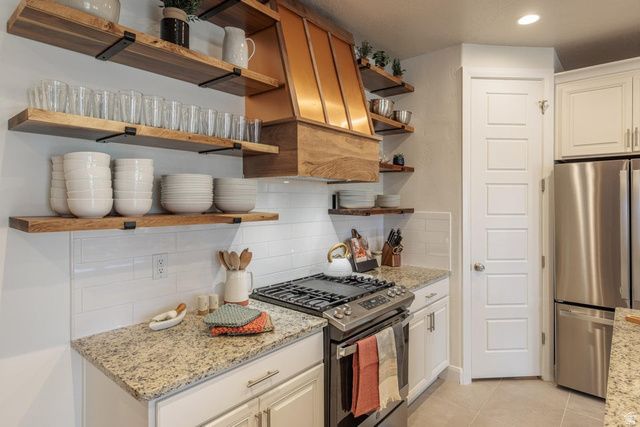 5031 N ESCAPES DR, St. George, UT 84770