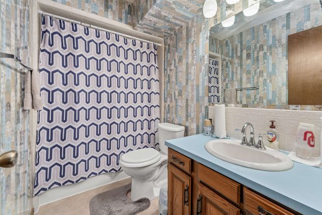 1835 S Cypress St, Wichita, KS 67207