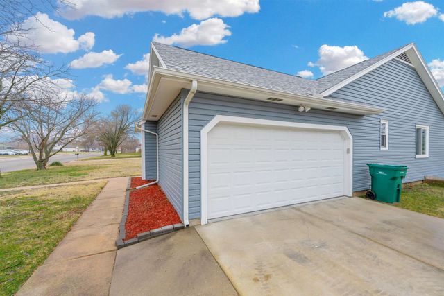 1835 S Cypress St, Wichita, KS 67207