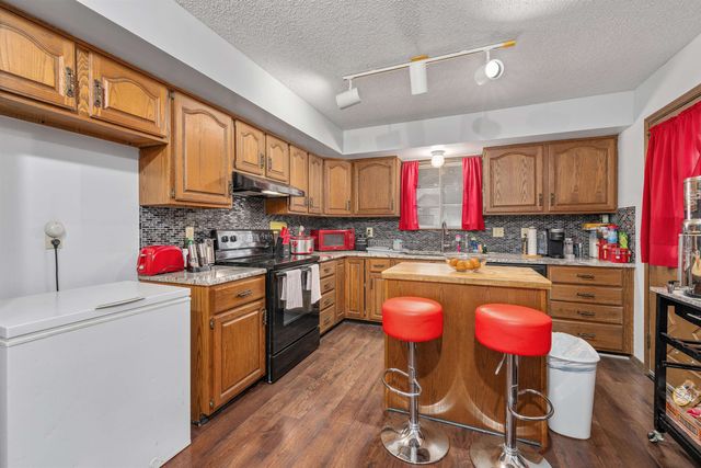 1835 S Cypress St, Wichita, KS 67207