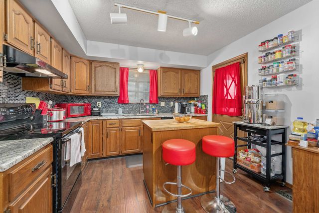 1835 S Cypress St, Wichita, KS 67207