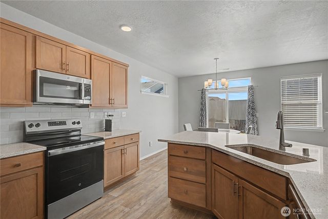 212 Royal Palm Drive, Moses Lake, WA 98837