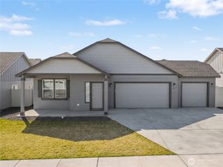212 Royal Palm Drive, Moses Lake, WA 98837