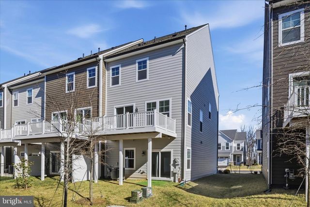 18351 MOSS GARDEN RD, Dumfries, VA 22026