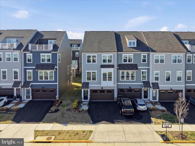 18351 MOSS GARDEN RD, Dumfries, VA 22026