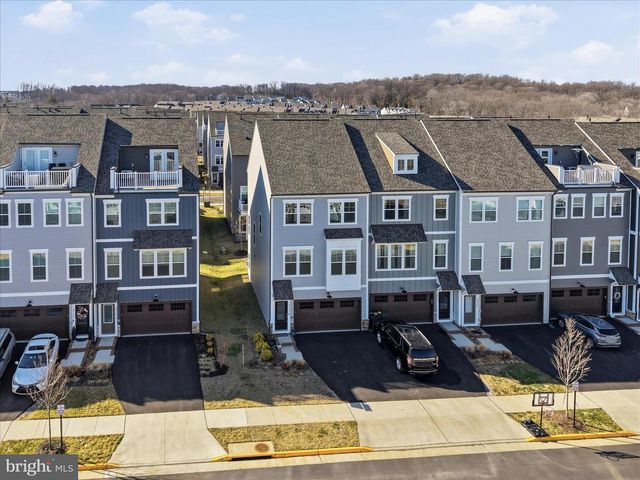 18351 MOSS GARDEN RD, Dumfries, VA 22026