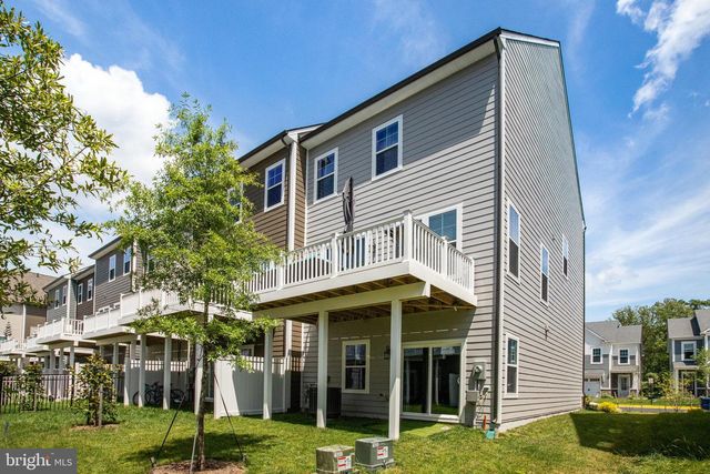 18351 MOSS GARDEN RD, Dumfries, VA 22026