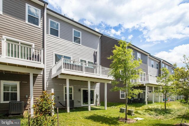 18351 MOSS GARDEN RD, Dumfries, VA 22026