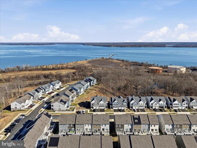 18351 MOSS GARDEN RD, Dumfries, VA 22026