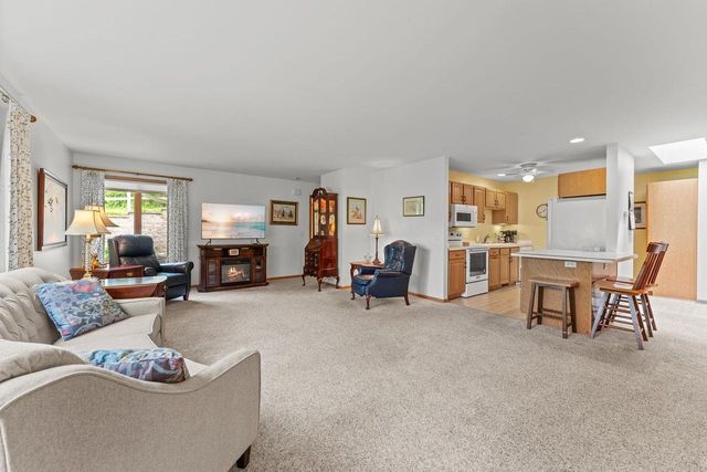1720 N Hillcrest Drive, Baraboo, WI 53913