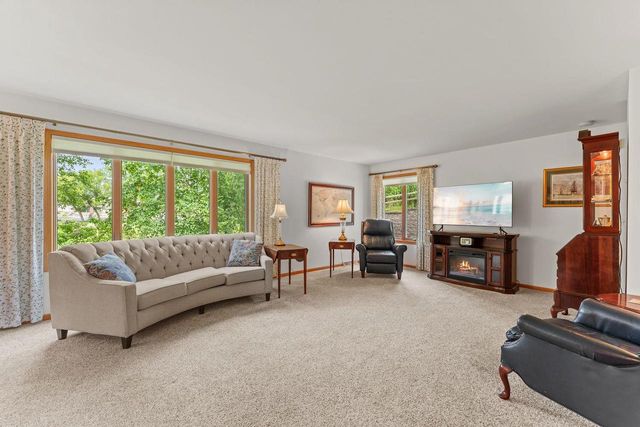 1720 N Hillcrest Drive, Baraboo, WI 53913