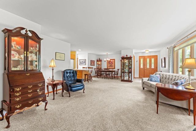 1720 N Hillcrest Drive, Baraboo, WI 53913
