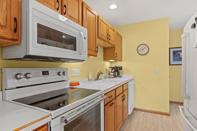 1720 N Hillcrest Drive, Baraboo, WI 53913