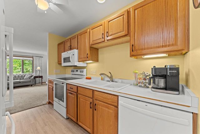 1720 N Hillcrest Drive, Baraboo, WI 53913
