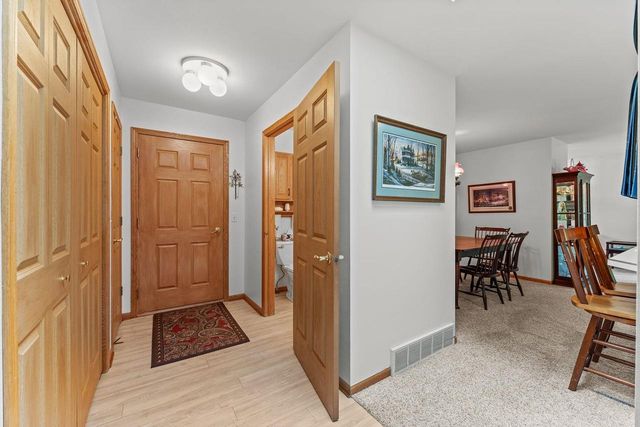 1720 N Hillcrest Drive, Baraboo, WI 53913