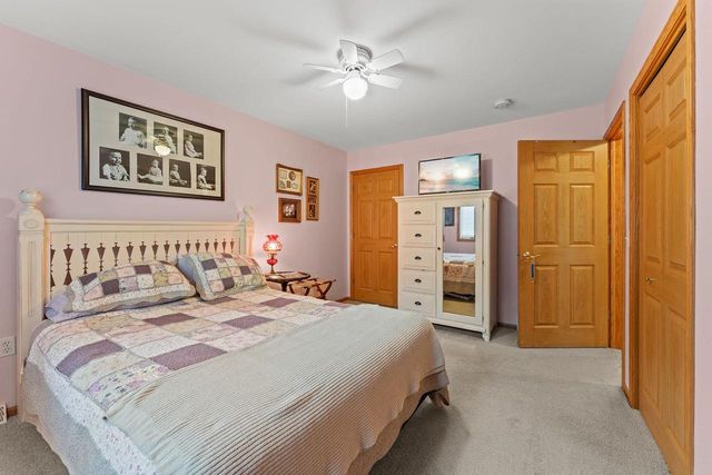 1720 N Hillcrest Drive, Baraboo, WI 53913