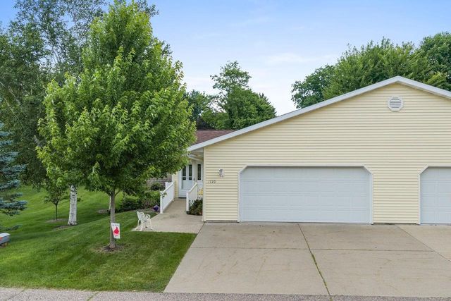 1720 N Hillcrest Drive, Baraboo, WI 53913