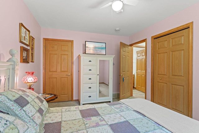 1720 N Hillcrest Drive, Baraboo, WI 53913