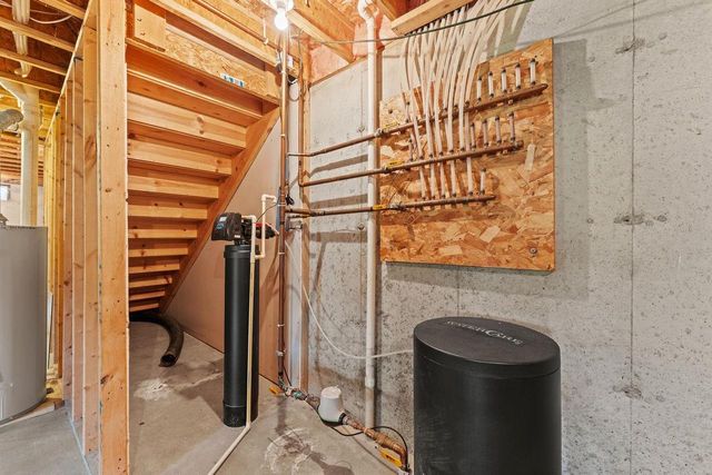 1720 N Hillcrest Drive, Baraboo, WI 53913