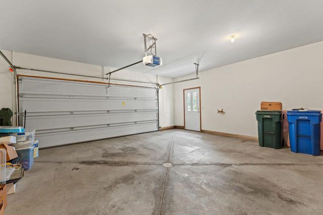 1720 N Hillcrest Drive, Baraboo, WI 53913