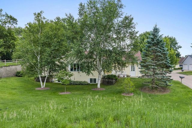 1720 N Hillcrest Drive, Baraboo, WI 53913