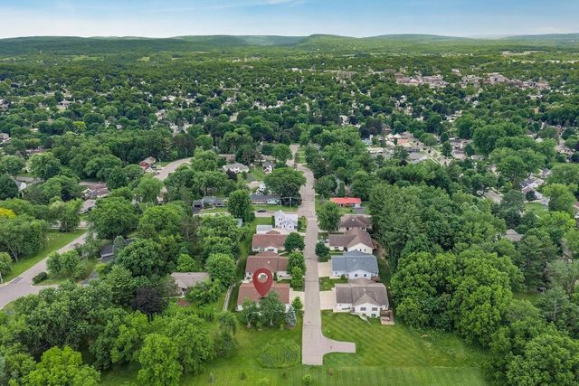 1720 N Hillcrest Drive, Baraboo, WI 53913