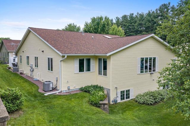 1720 N Hillcrest Drive, Baraboo, WI 53913