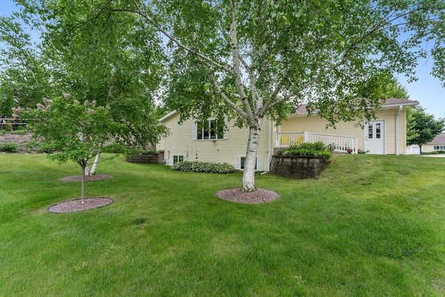1720 N Hillcrest Drive, Baraboo, WI 53913