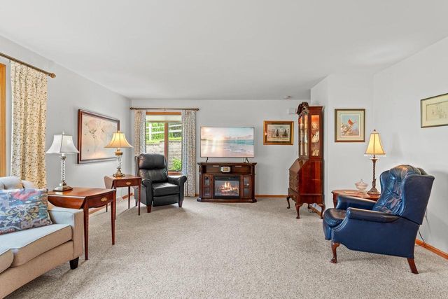 1720 N Hillcrest Drive, Baraboo, WI 53913