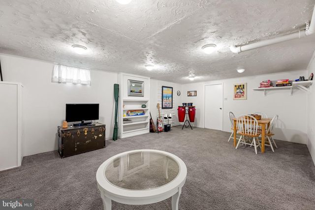 8227 LAUREL, Baltimore, MD 21234