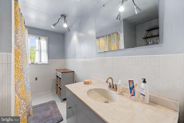 8227 LAUREL, Baltimore, MD 21234