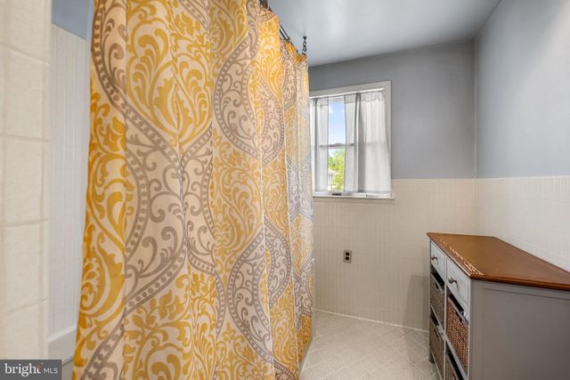 8227 LAUREL, Baltimore, MD 21234