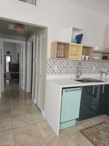 801 8th St 201, Miami Beach, FL 33139