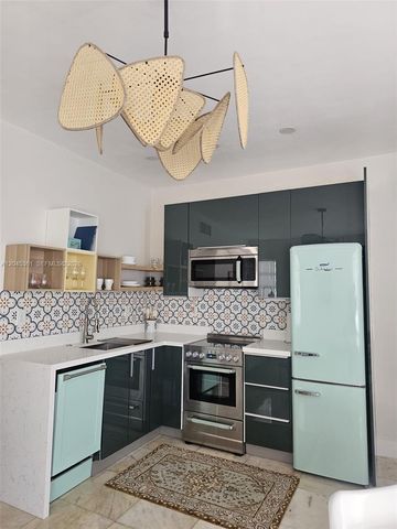 801 8th St 201, Miami Beach, FL 33139