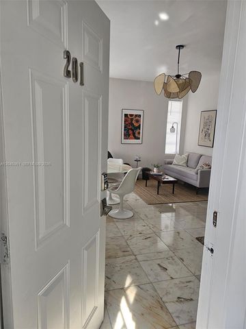 801 8th St 201, Miami Beach, FL 33139