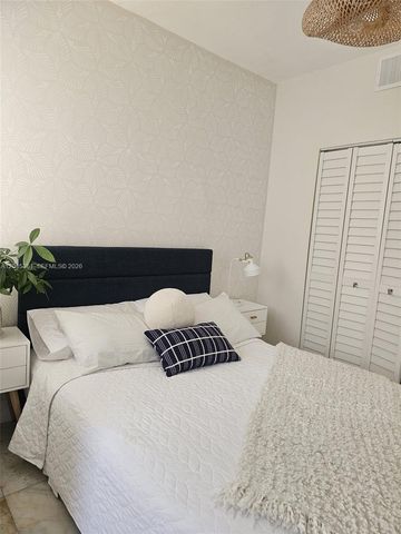801 8th St 201, Miami Beach, FL 33139