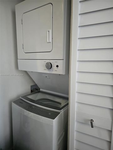 801 8th St 201, Miami Beach, FL 33139