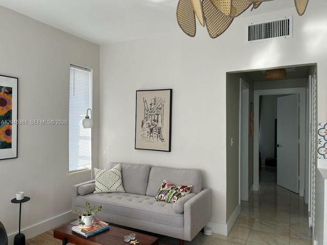 801 8th St 201, Miami Beach, FL 33139