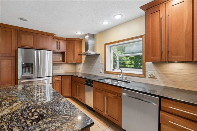 4 Berge Lane, Derry, NH 03038