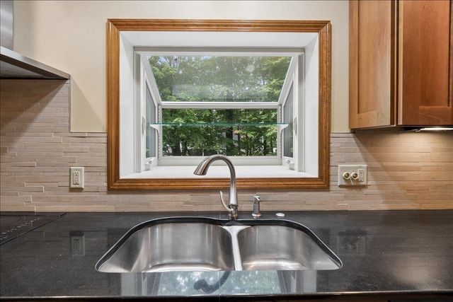 4 Berge Lane, Derry, NH 03038