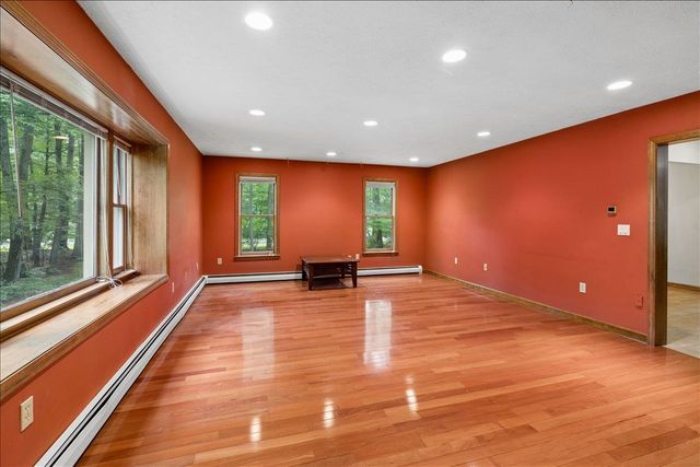 4 Berge Lane, Derry, NH 03038