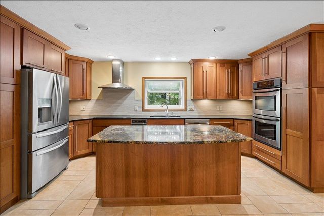 4 Berge Lane, Derry, NH 03038