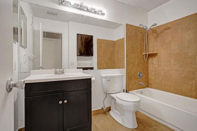 2301 N Congress Avenue 27, Boynton Beach, FL 33436